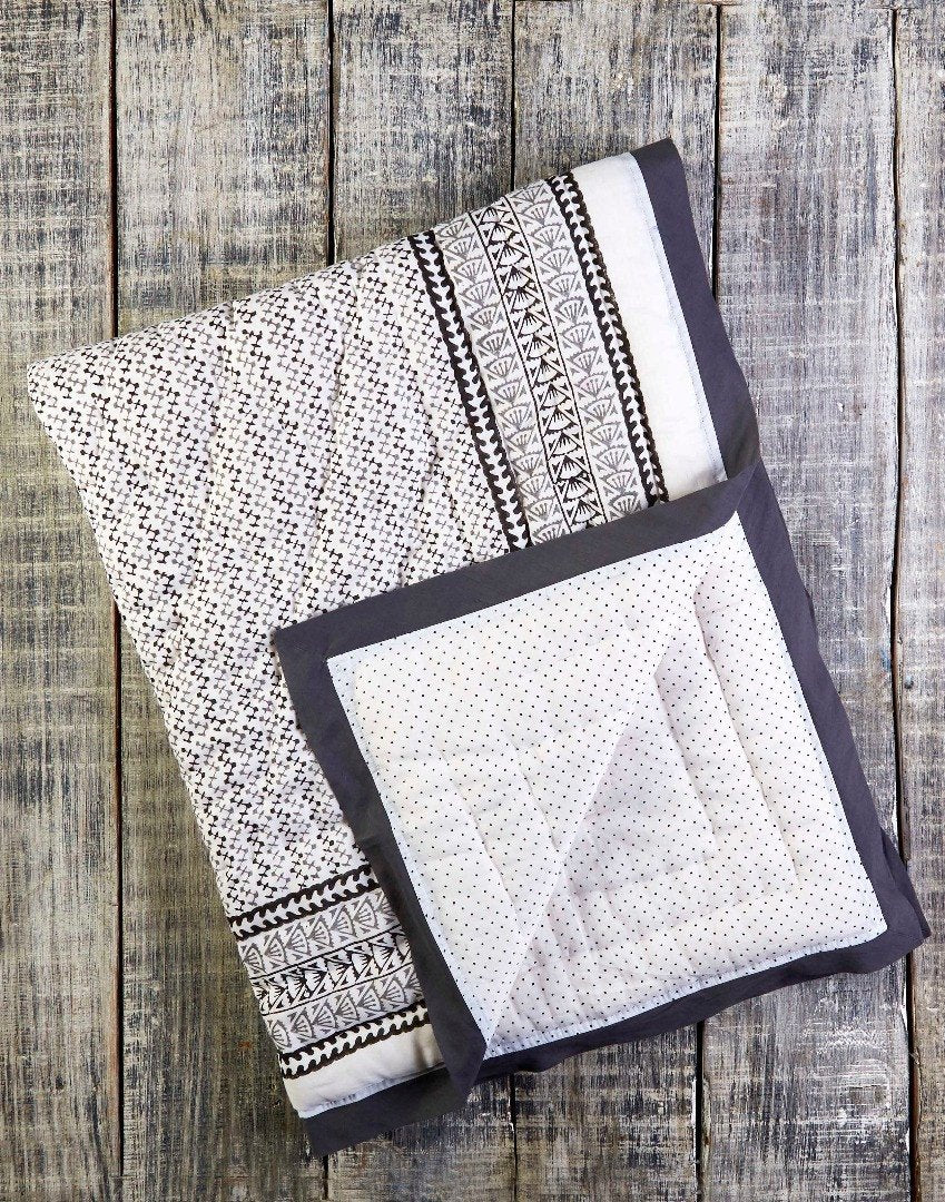 Artisan Comfort Reversible Cotton Quilt – Hand-Quilted & Naturally Hypoallergenic