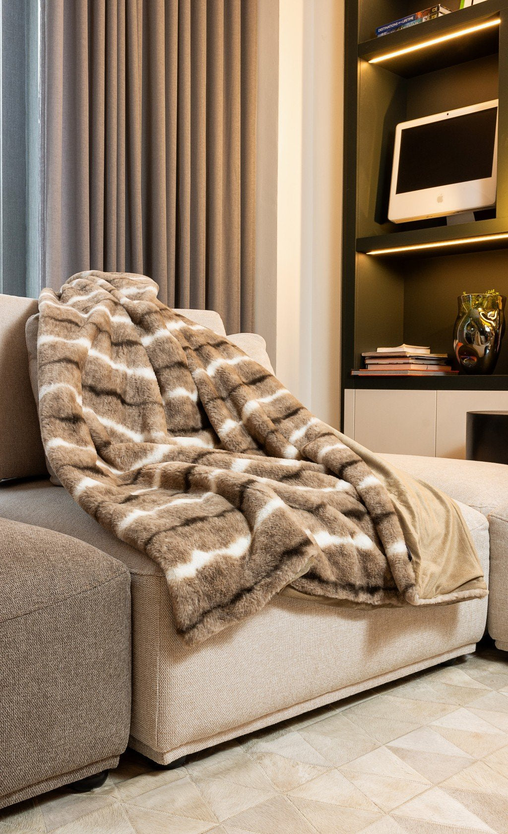Premier Luxury Light Brown and White Faux Fur Throw Blanket – Timeless Elegance and Comfort