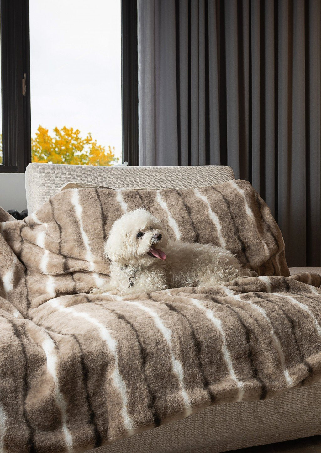 Premier Luxury Light Brown and White Faux Fur Throw Blanket – Timeless Elegance and Comfort