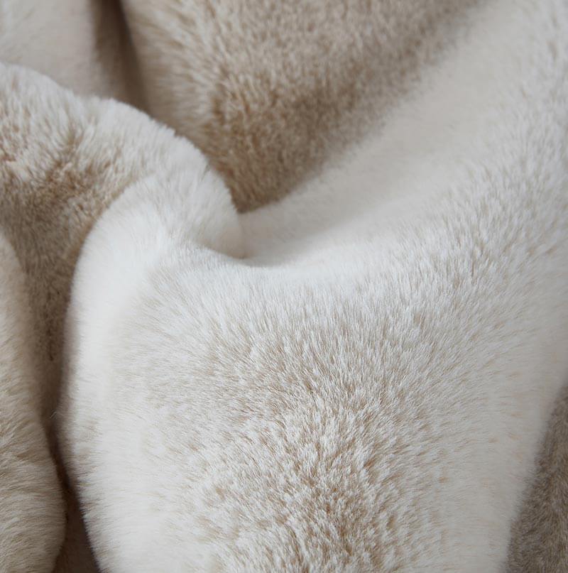 Cassilda Luxury Beige Chinchilla Faux Fur Throw Blanket – Ultra Plush Elegance