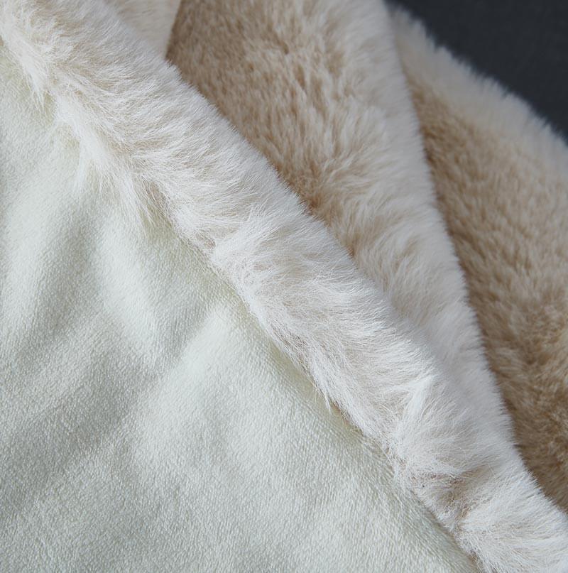 Cassilda Luxury Beige Chinchilla Faux Fur Throw Blanket – Ultra Plush Elegance