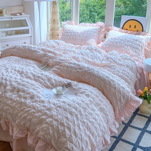 Exquisite Lace Ruffle Bedding Set – Timeless Romance & Comfort