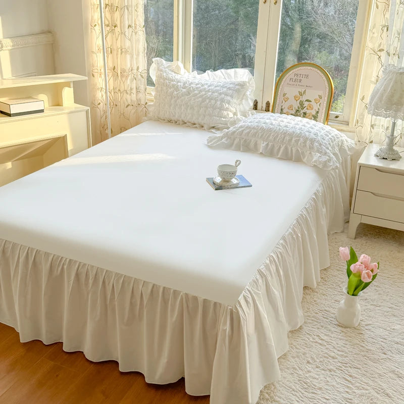 Exquisite Lace Ruffle Bedding Set – Timeless Romance & Comfort