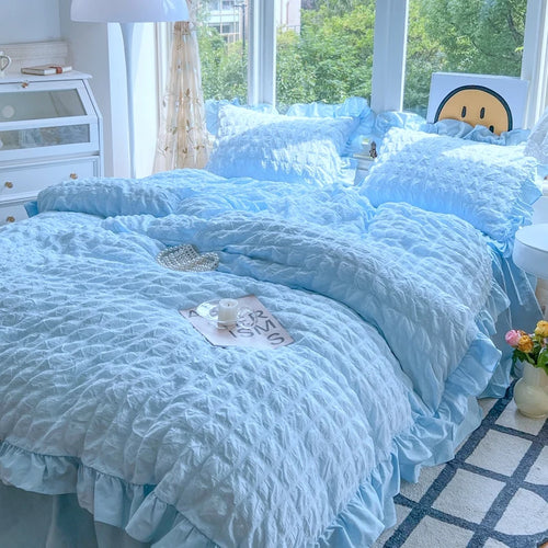 Exquisite Lace Ruffle Bedding Set – Timeless Romance & Comfort