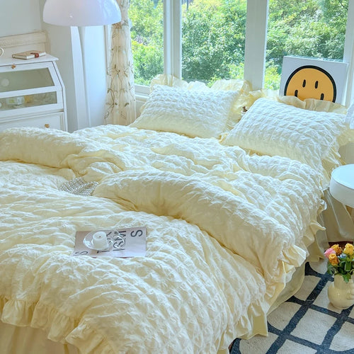 Exquisite Lace Ruffle Bedding Set – Timeless Romance & Comfort