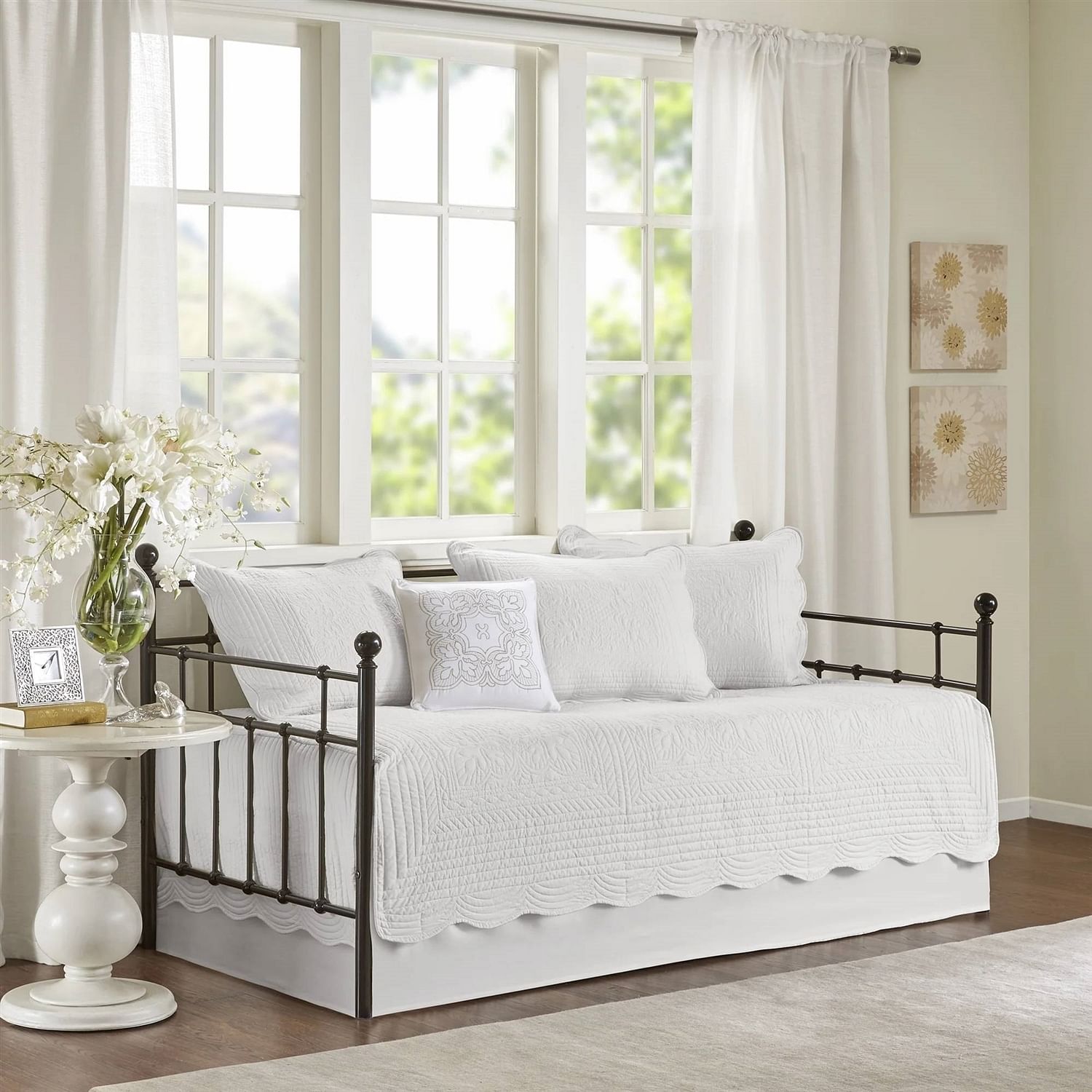 Cottage Scallop Daybed Ensemble in White 6 Piece ND