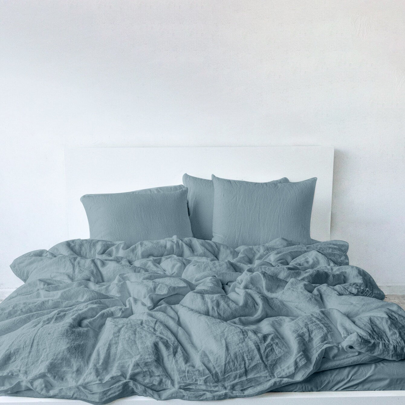 Raw-Edge Linen Duvet Set – Sky Blue (3-Piece, Pure or Linen-Cotton Blend)